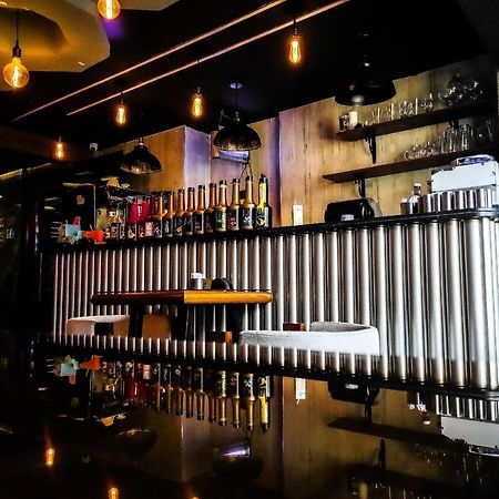 Oxford Hotel & Restaurant Кайро Екстериор снимка