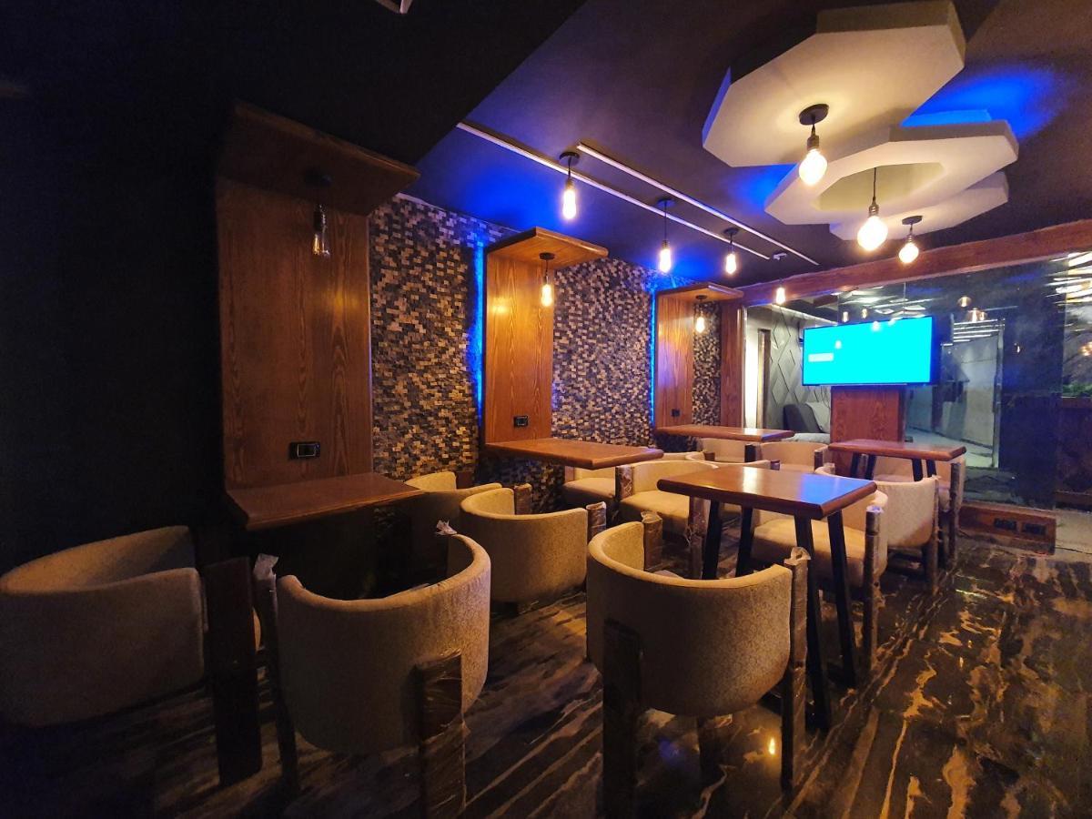 Oxford Hotel & Restaurant Кайро Екстериор снимка