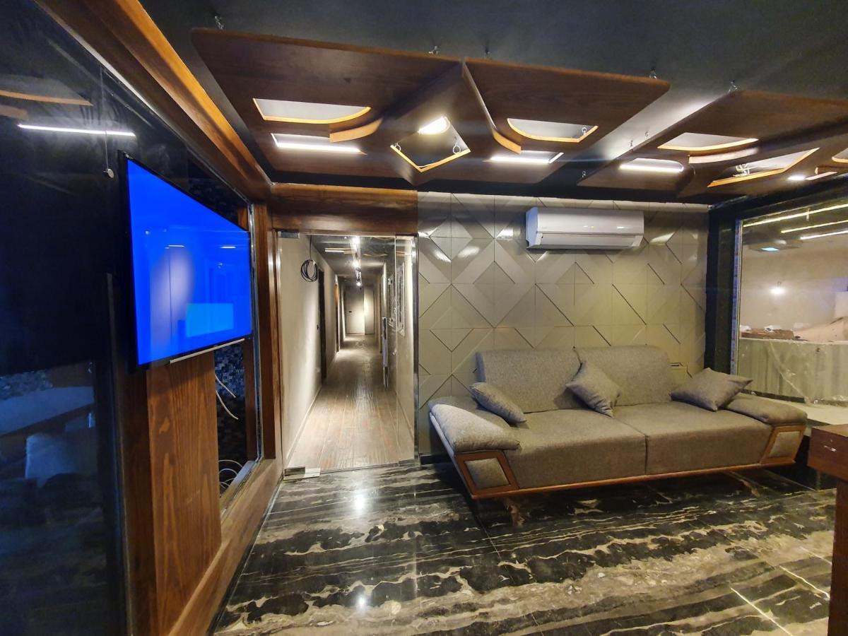 Oxford Hotel & Restaurant Кайро Екстериор снимка
