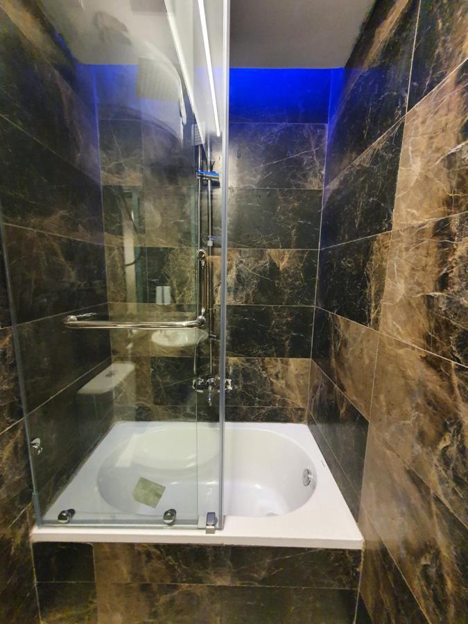 Oxford Hotel & Restaurant Кайро Екстериор снимка