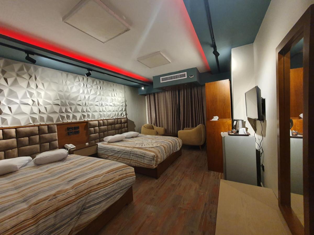 Oxford Hotel & Restaurant Кайро Екстериор снимка