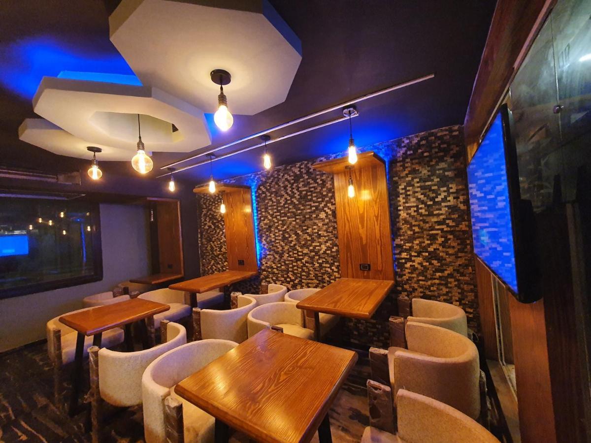 Oxford Hotel & Restaurant Кайро Екстериор снимка
