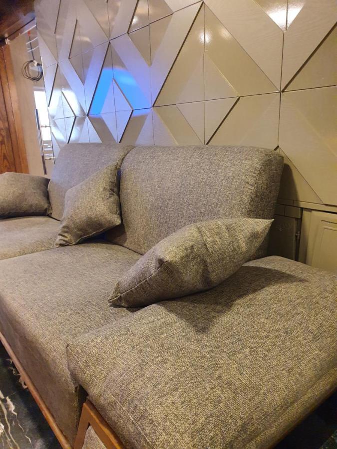 Oxford Hotel & Restaurant Кайро Екстериор снимка