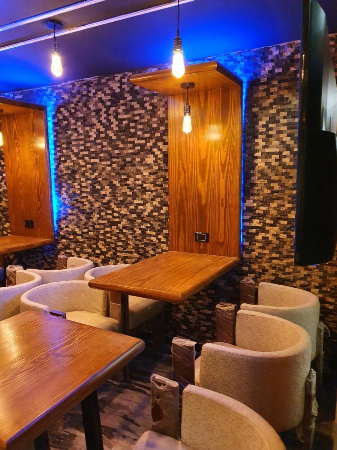 Oxford Hotel & Restaurant Кайро Екстериор снимка