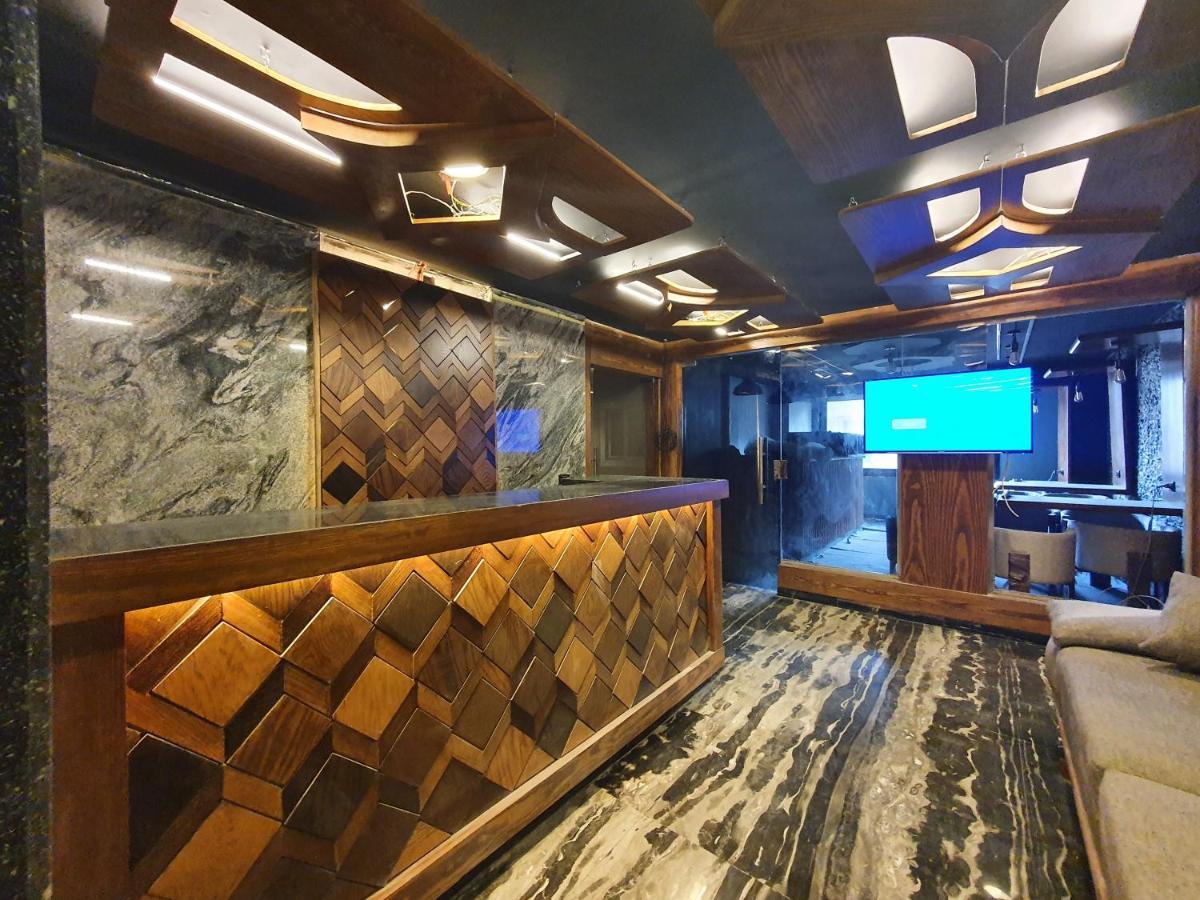 Oxford Hotel & Restaurant Кайро Екстериор снимка
