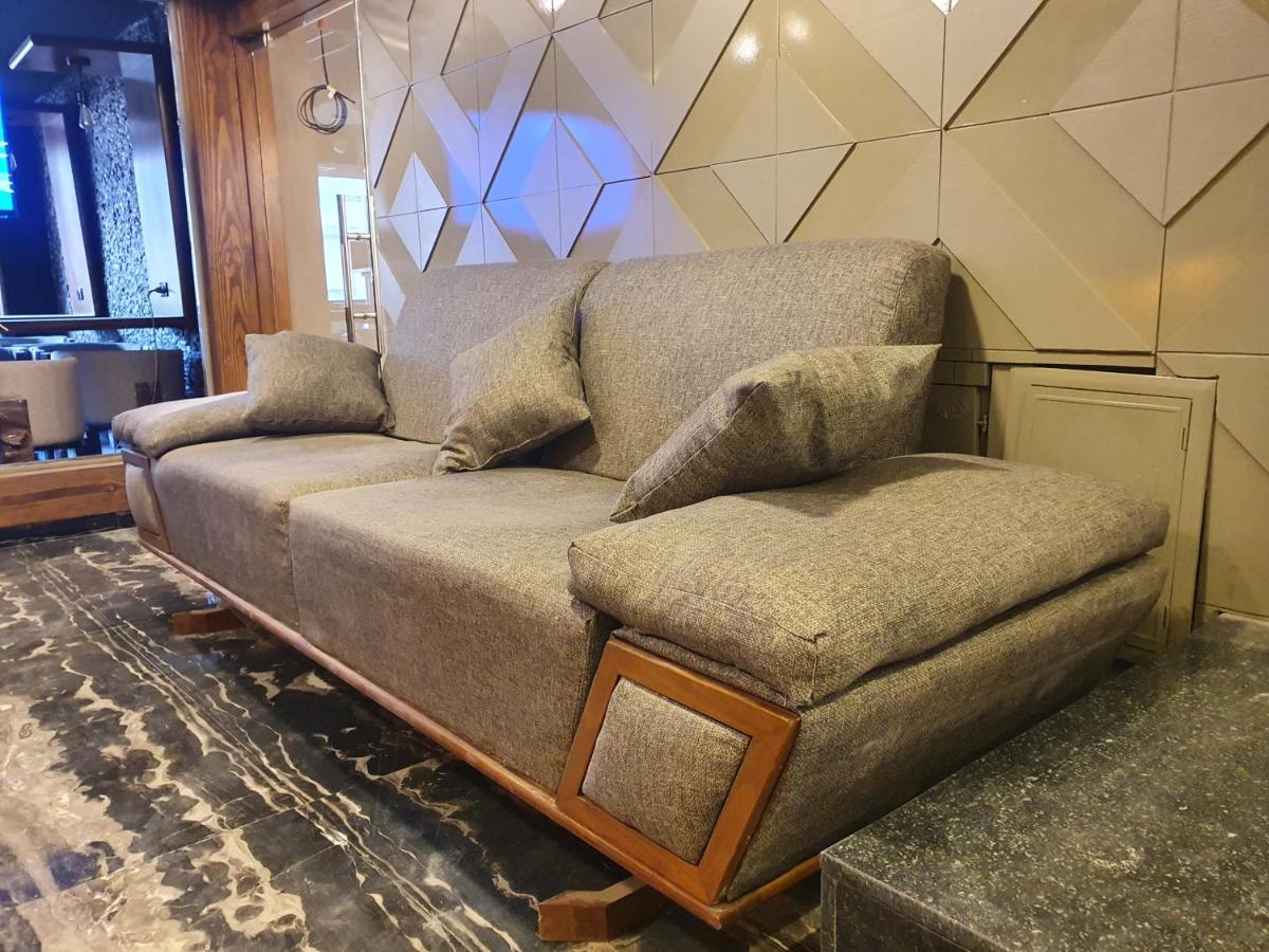 Oxford Hotel & Restaurant Кайро Екстериор снимка