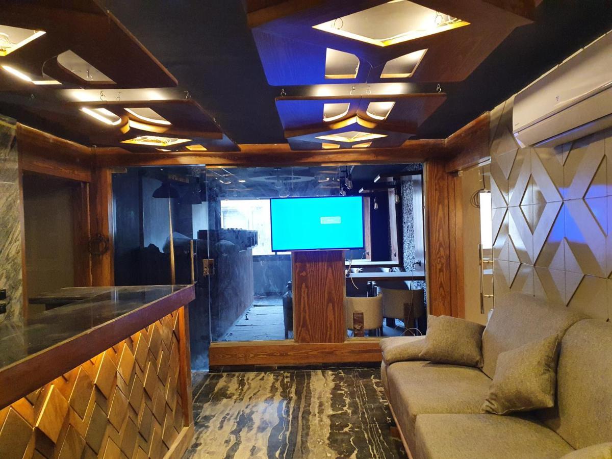 Oxford Hotel & Restaurant Кайро Екстериор снимка