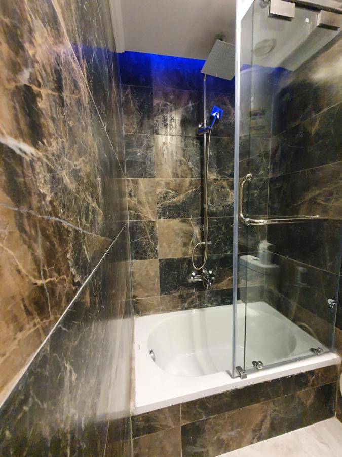 Oxford Hotel & Restaurant Кайро Екстериор снимка