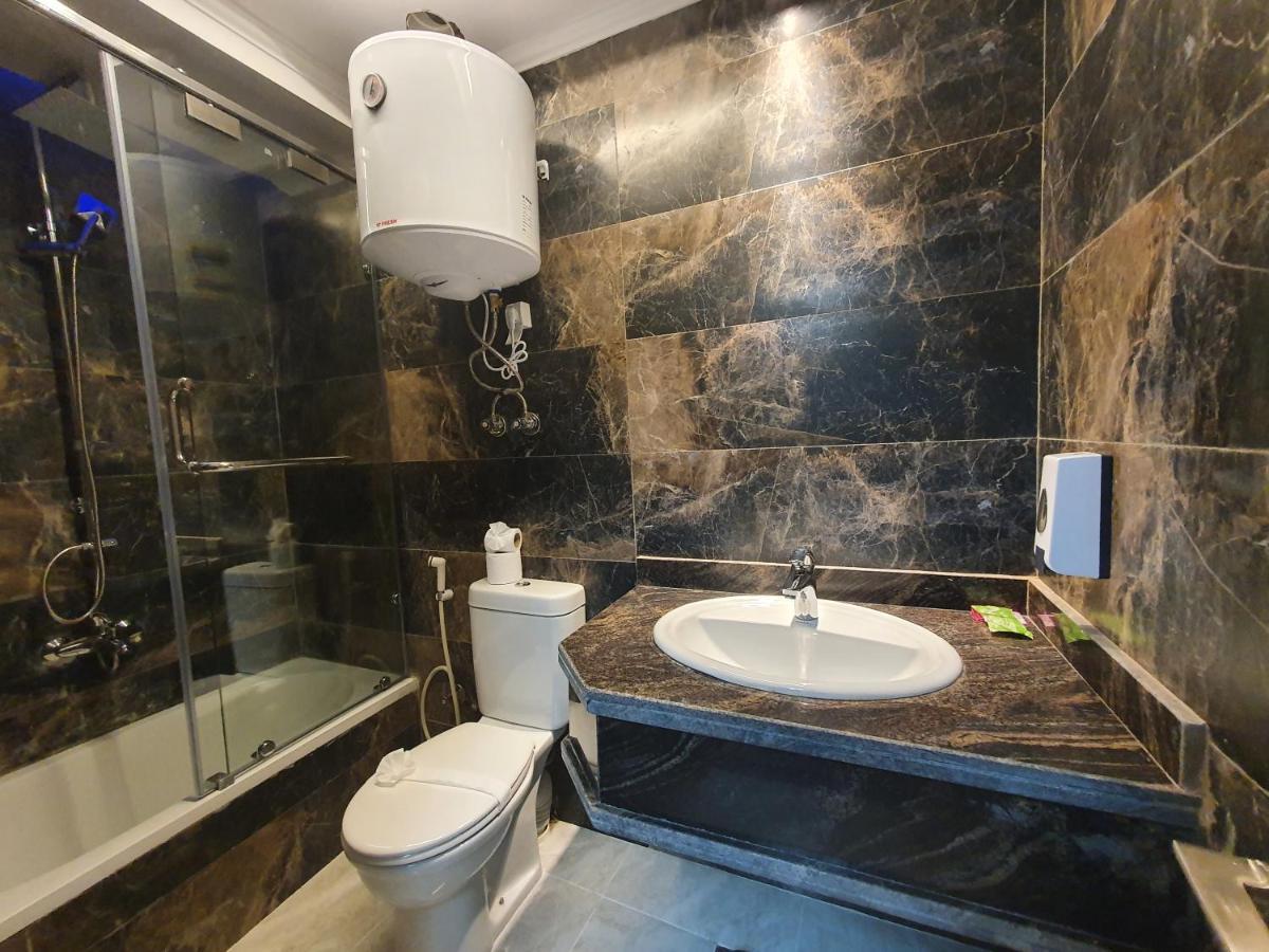 Oxford Hotel & Restaurant Кайро Екстериор снимка